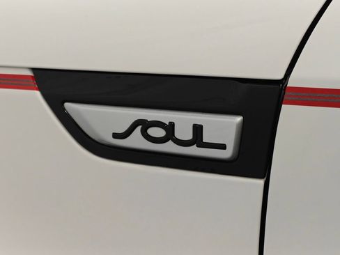 Used 2017 Kia Soul + w/ Designer's Package FWD image 31