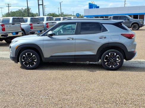 Used 2023 Chevrolet TrailBlazer LT w/ Convenience Package FWD image 2