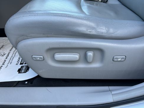 Used 2013 Toyota Highlander Limited image 19