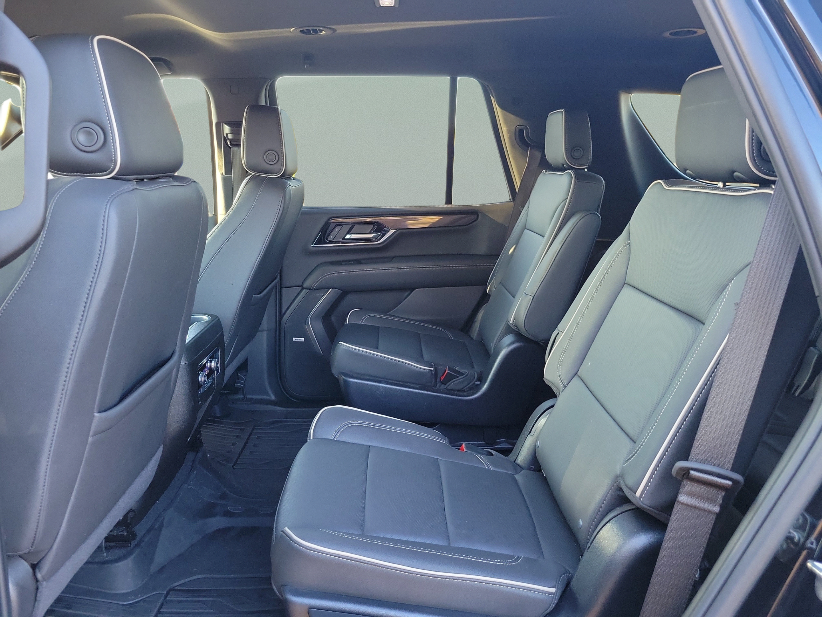 Used 2025 GMC Yukon Elevation AWD/4WD image 10