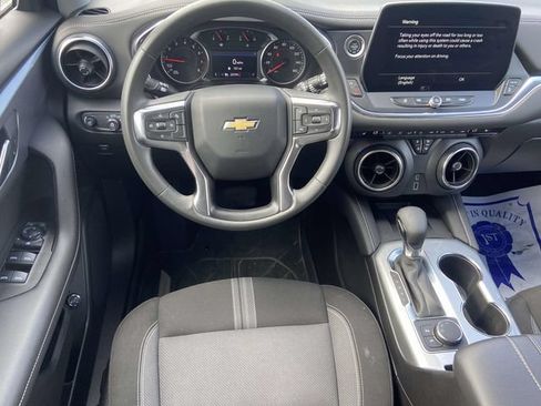 Used 2024 Chevrolet Blazer LT w/ Convenience Package FWD image 9