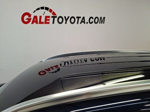 Used 2019 Mercedes-Benz GLC 300 4MATIC image 8