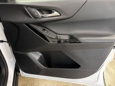 Used 2025 Chevrolet Equinox LT w/ Convenience Package II image 37