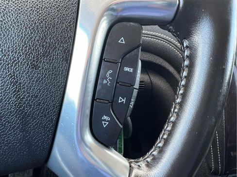 Used 2017 Chevrolet Traverse LT w/ Style and Technology Package FWD image 35