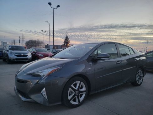 Used 2017 Toyota Prius Three Touring image 3
