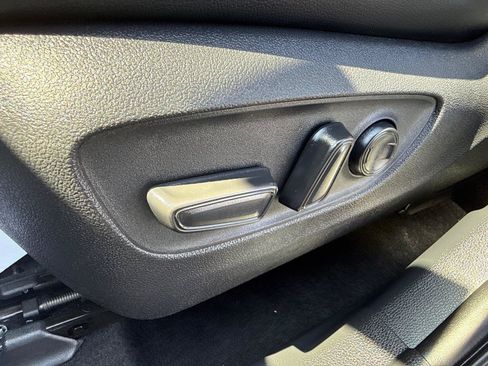 Used 2023 Toyota Highlander XLE AWD/4WD image 13