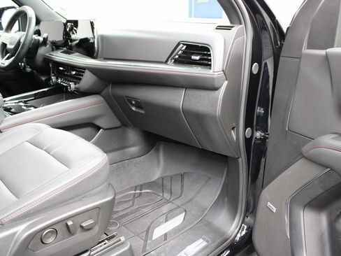 Used 2025 Chevrolet Tahoe RST image 33