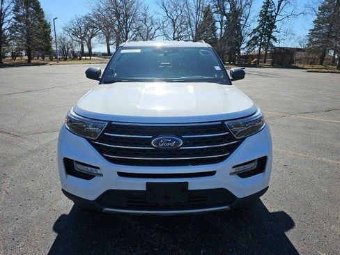 Used 2020 Ford Explorer XLT w/ Equipment Group 202A image 9
