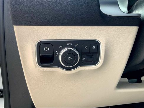 Used 2025 Mercedes-Benz GLB 250 image 13