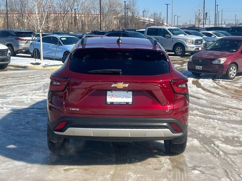 Used 2025 Chevrolet Trax LT w/ Driver Confidence Package image 10