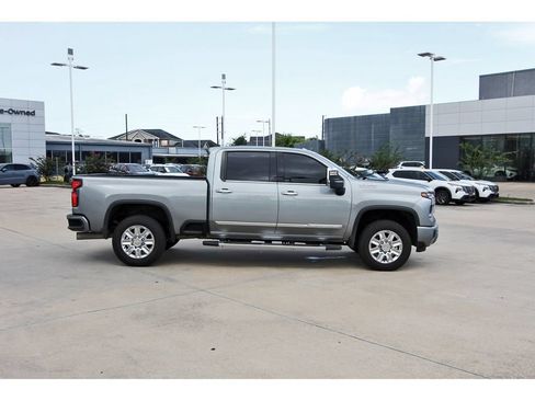 Used 2024 Chevrolet Silverado 2500 High Country AWD/4WD image 6