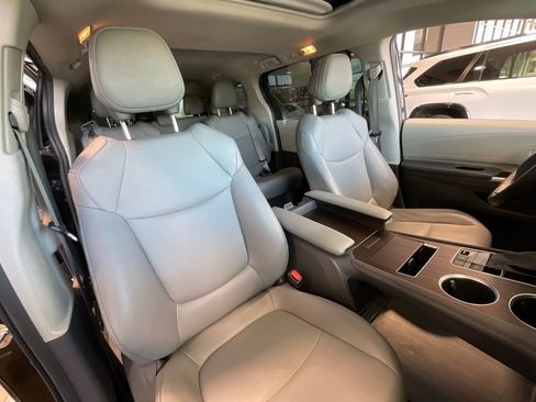 Used 2021 Toyota Sienna XLE FWD image 20