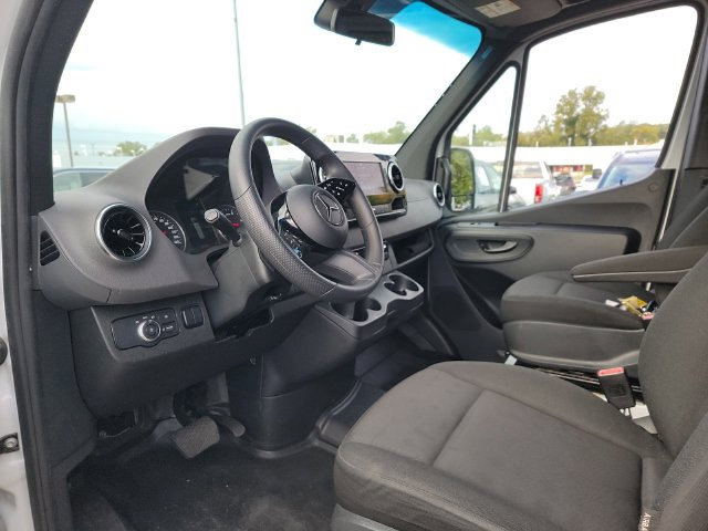 Used 2025 Mercedes-Benz Sprinter 2500 image 10