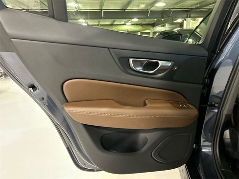 Used 2025 Volvo V60 B5 Cross Country Plus image 21