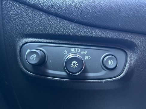 Used 2021 Chevrolet Equinox LT image 17