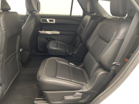 Used 2022 Ford Explorer XLT w/ Equipment Group 202A RWD image 18