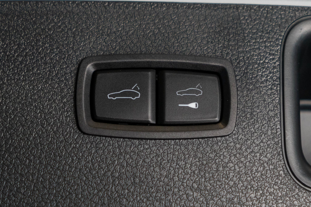 Certified 2023 Porsche Macan S AWD/4WD image 39