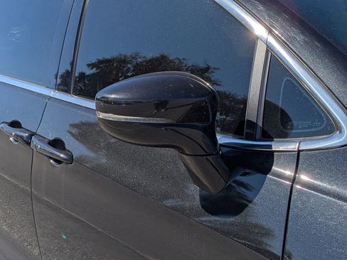 Used 2022 Chrysler Pacifica Touring-L image 10