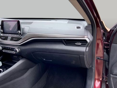 Used 2024 Nissan Altima 2.5 SV FWD image 19