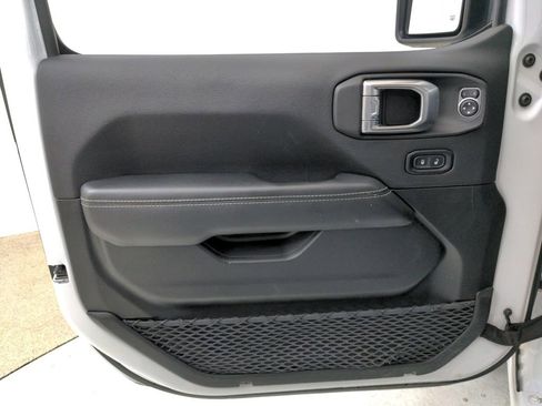 Used 2023 Jeep Wrangler Sahara image 33