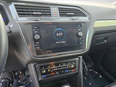 Used 2022 Volkswagen Tiguan SE FWD image 12