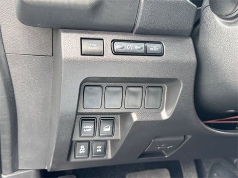 Used 2024 Nissan Frontier PRO-4X w/ Off-Road Protection Package image 17