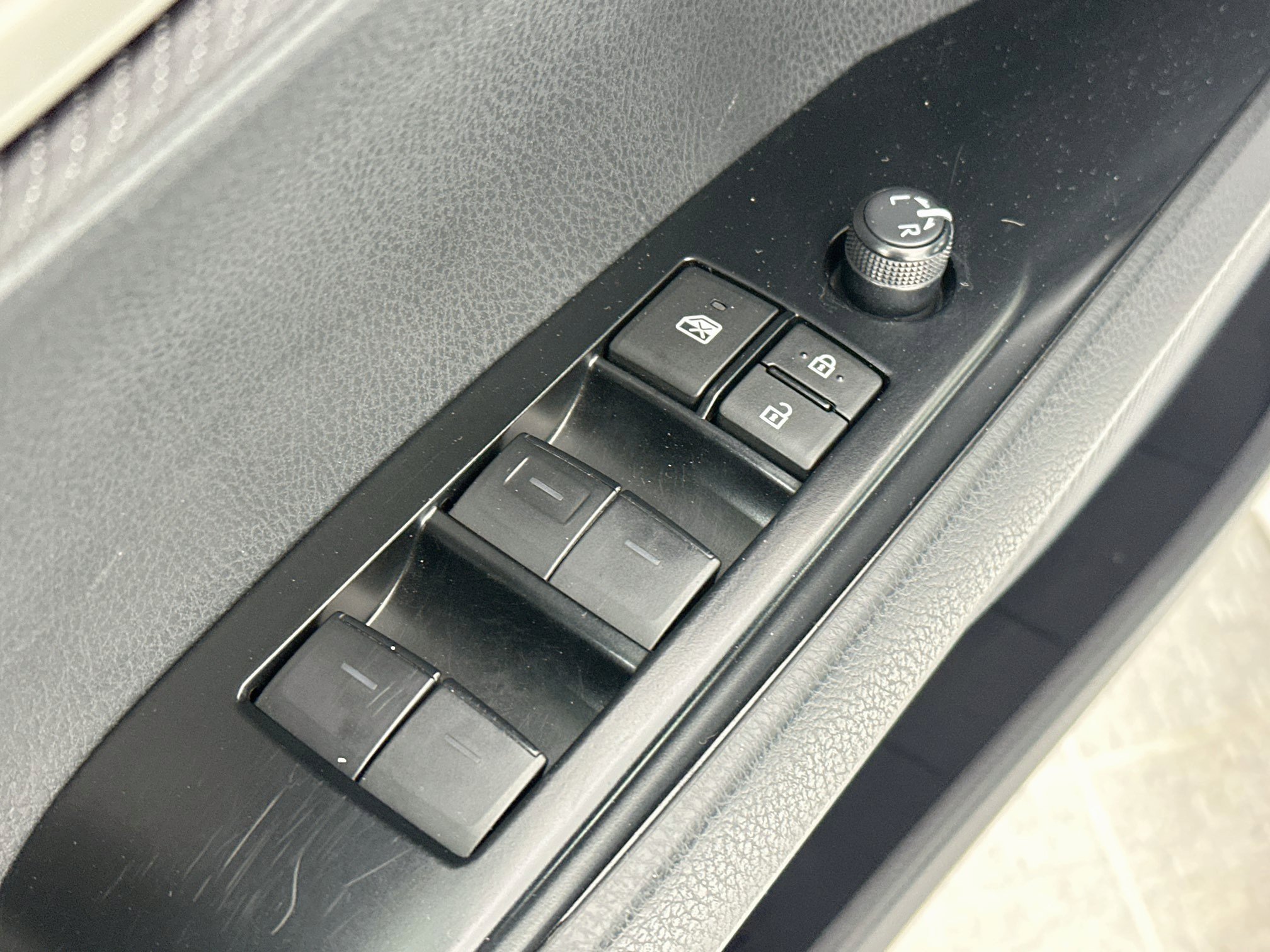 Used 2025 Toyota Camry SE FWD image 17