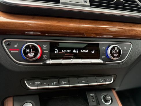 Used 2021 Audi Q5 e Premium Plus w/ Premium Plus Package image 11