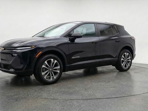 Used 2025 Chevrolet Equinox LT image 3