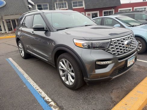 Certified 2023 Ford Explorer Platinum w/ Technology Package image 2