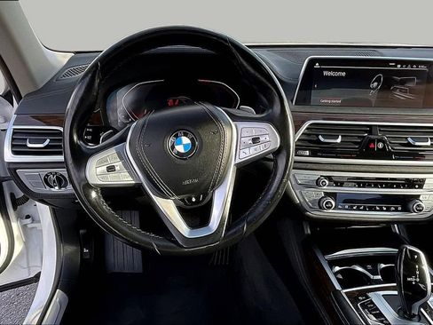 Used 2020 BMW 750i xDrive w/ Cold Weather Package image 8