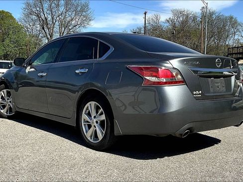 Used 2015 Nissan Altima 2.5 SL w/ Technology Package FWD image 3