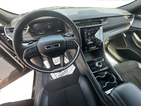 Used 2023 Jeep Grand Cherokee Altitude image 33