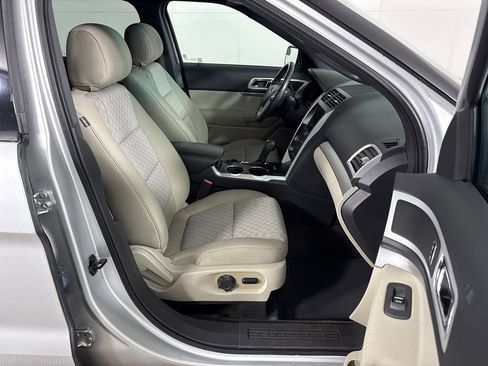 Used 2014 Ford Explorer XLT w/ Equipment Group 201A FWD image 6