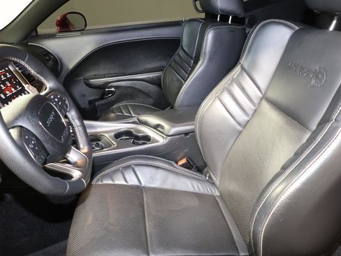 Used 2017 Dodge Challenger SRT Hellcat RWD image 24