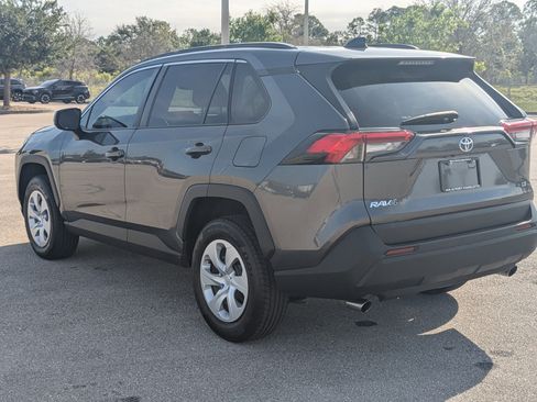 Used 2020 Toyota RAV4 LE FWD image 7