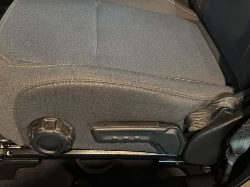 Used 2025 Jeep Wrangler Sport image 21