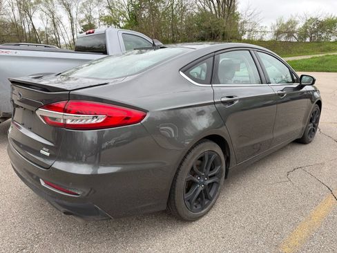 Used 2020 Ford Fusion SE w/ Equipment Group 151A FWD image 2
