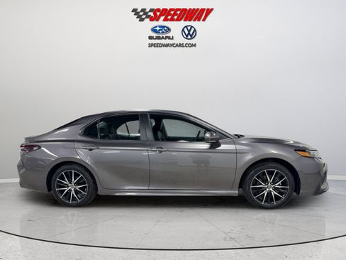 Used 2023 Toyota Camry SE FWD image 4