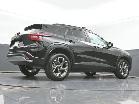 Used 2025 Chevrolet Trax LT w/ LT Convenience Package FWD image 43