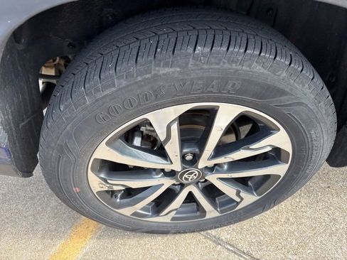 Used 2024 Toyota Corolla Cross XLE image 10