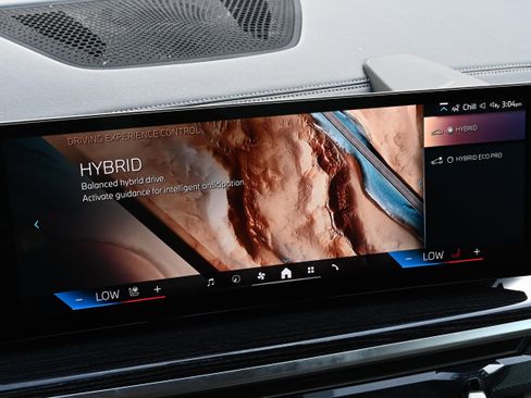 Certified 2025 BMW X5 xDrive50e w/ M Sport Package image 36