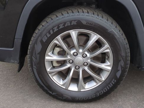 Used 2021 Jeep Cherokee Latitude Plus w/ Security Package image 26