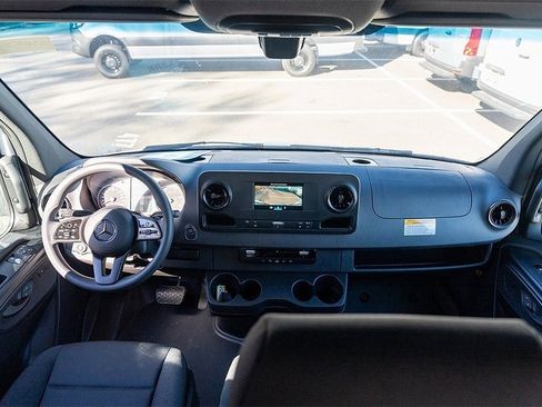 Used 2024 Mercedes-Benz Sprinter 3500 image 5