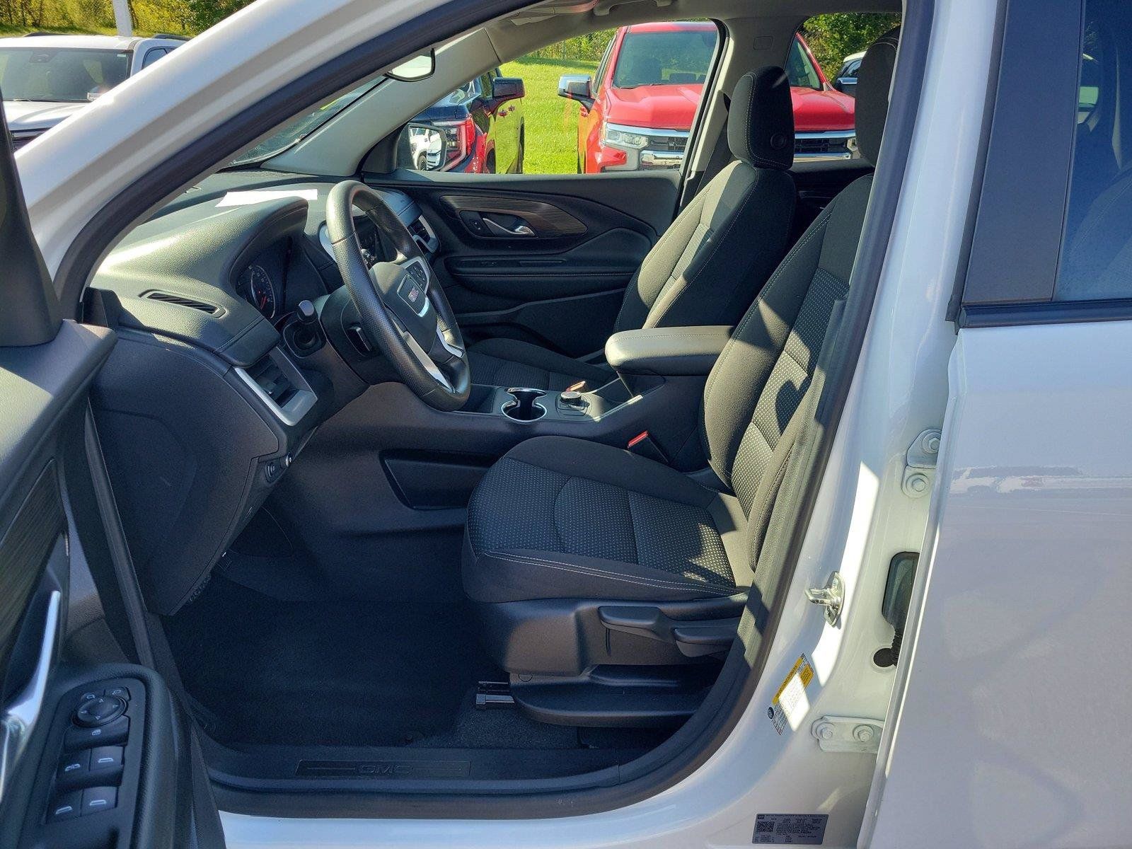 Used 2024 GMC Terrain SLE AWD/4WD image 15