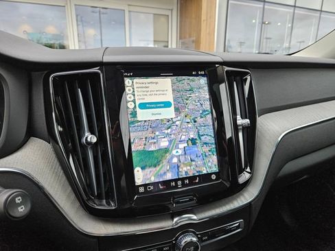 Certified 2025 Volvo XC60 B5 Plus AWD/4WD image 20