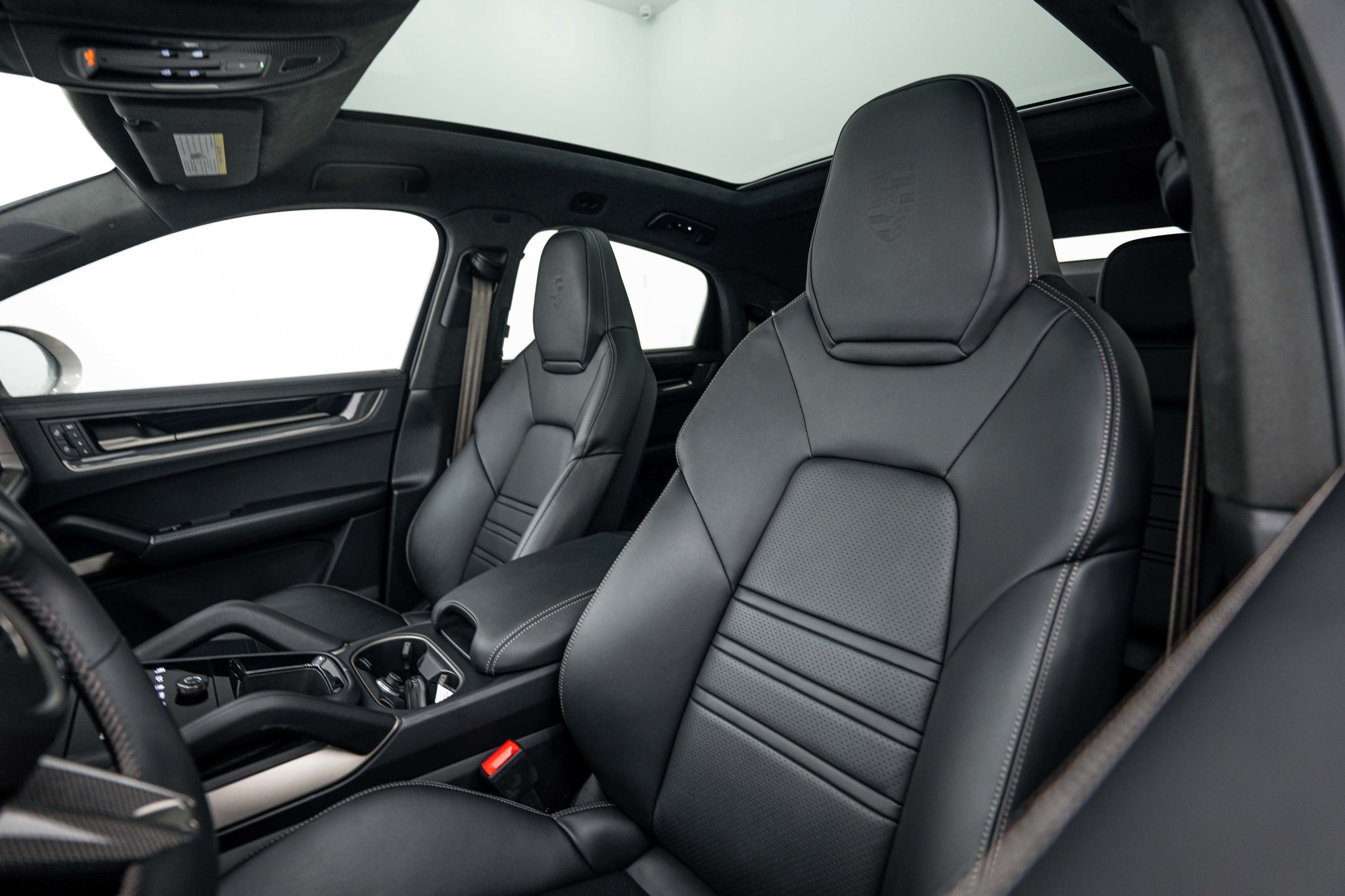 Certified 2025 Porsche Cayenne Turbo AWD/4WD image 15