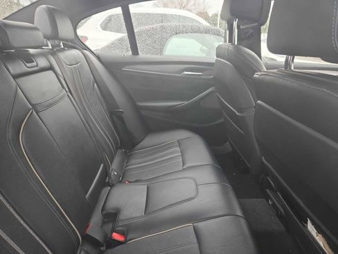 Used 2018 BMW M550i xDrive image 11
