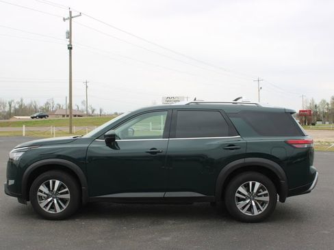 Used 2025 Nissan Pathfinder SL image 6