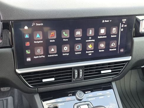 Used 2023 Porsche Cayenne Platinum Edition image 24